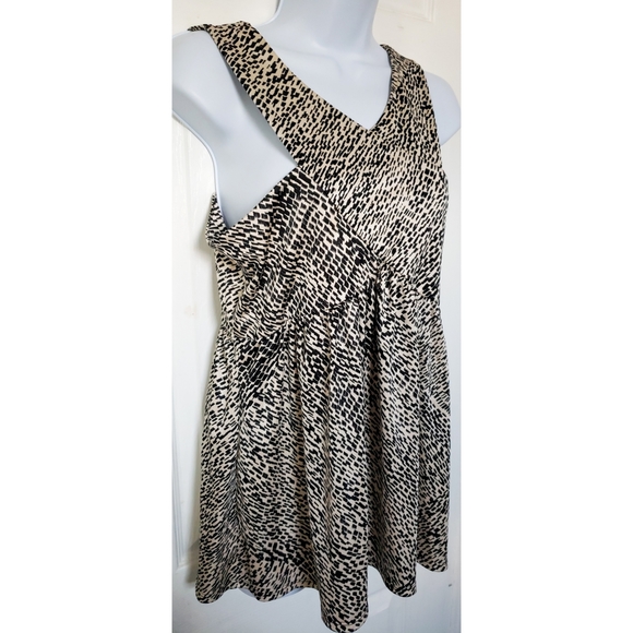 Sleeveless Off-White Print Top - Picture 4 of 9